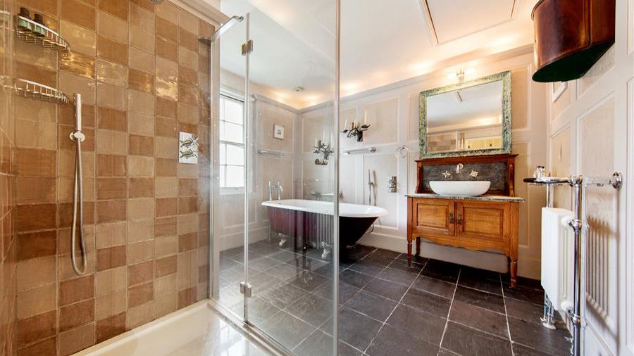En-Suite Bathroom