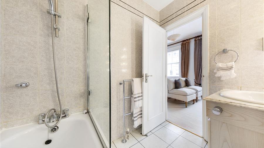 En-Suite Bathroom
