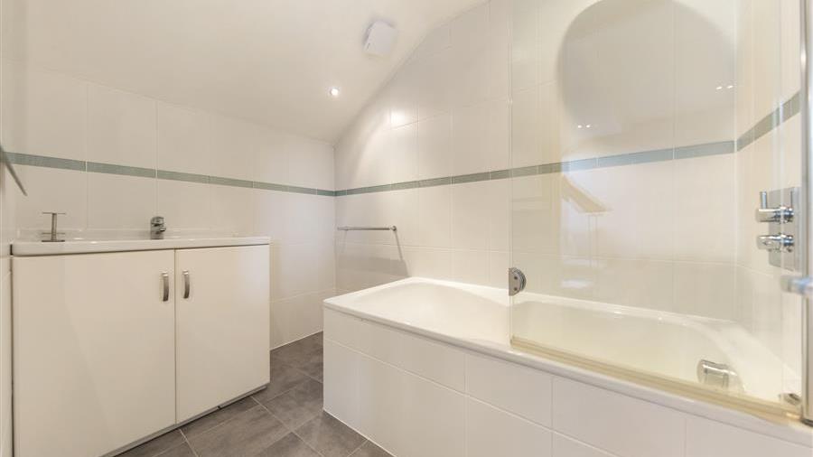 En-Suite Bathroom