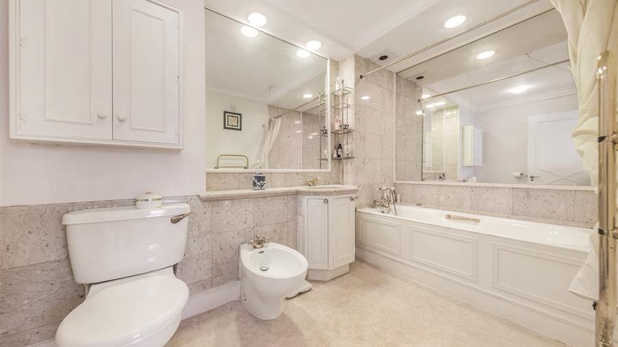 En-Suite Bathroom