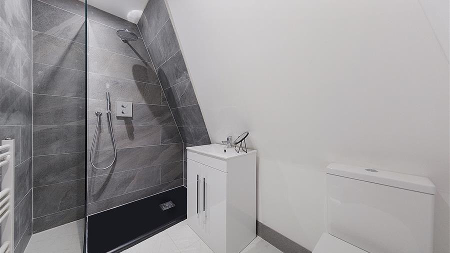 En-Suite Bathroom