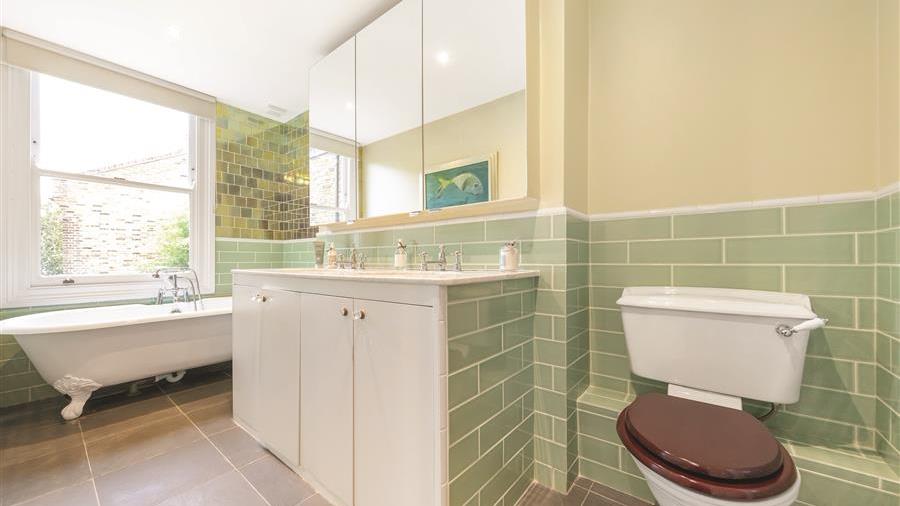 En-Suite Bathroom