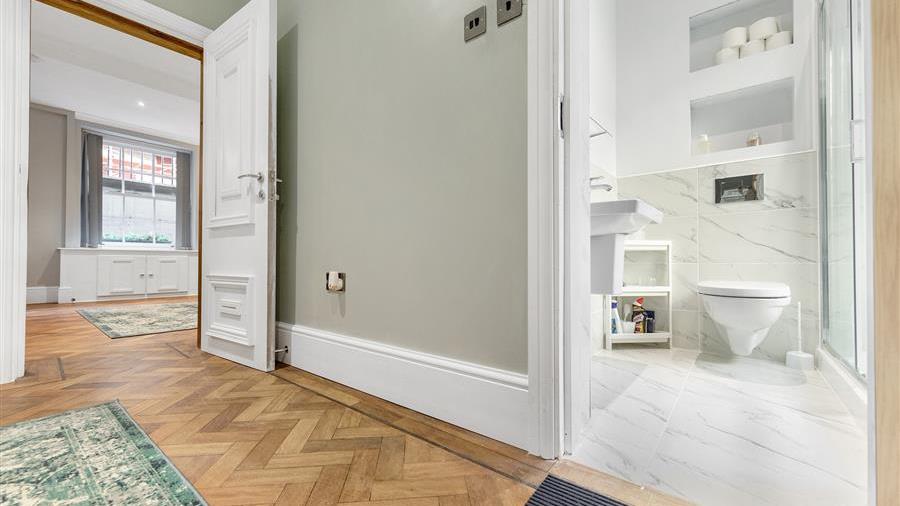 En-Suite Bathroom