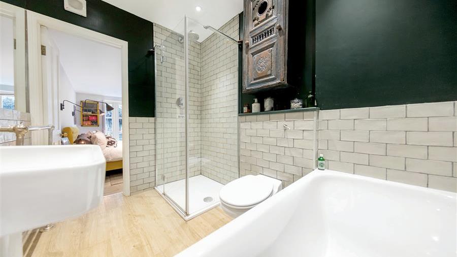 En-Suite Bathroom