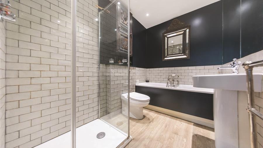 En-Suite Bathroom