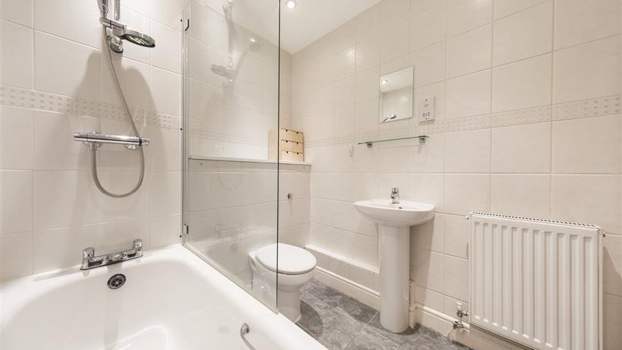 En-Suite Bathroom