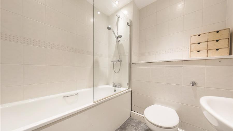 En-Suite Bathroom