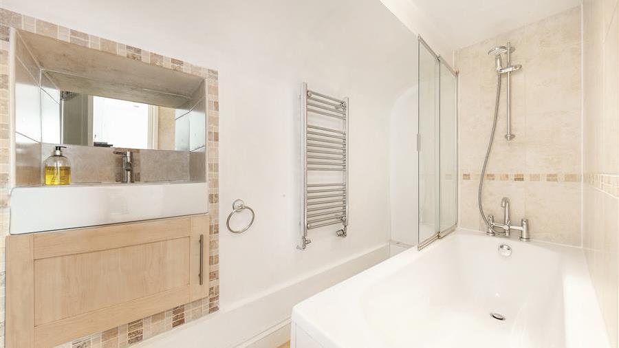 En-Suite Bathroom