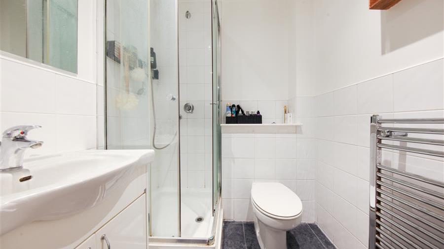 En-Suite Bathroom