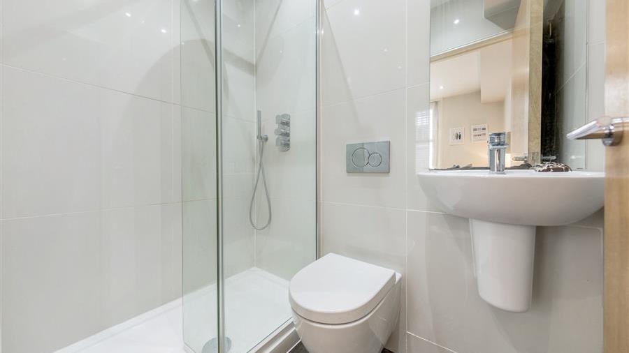 En-Suite Bathroom