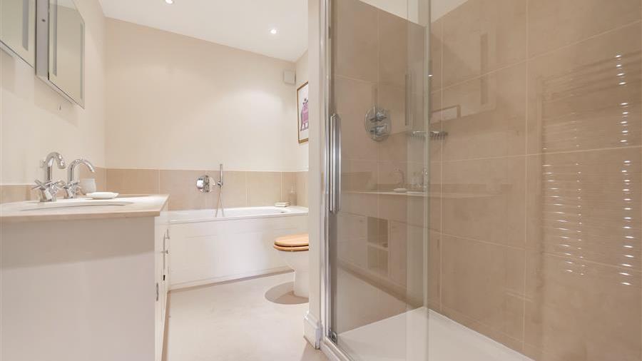 En-Suite Bathroom