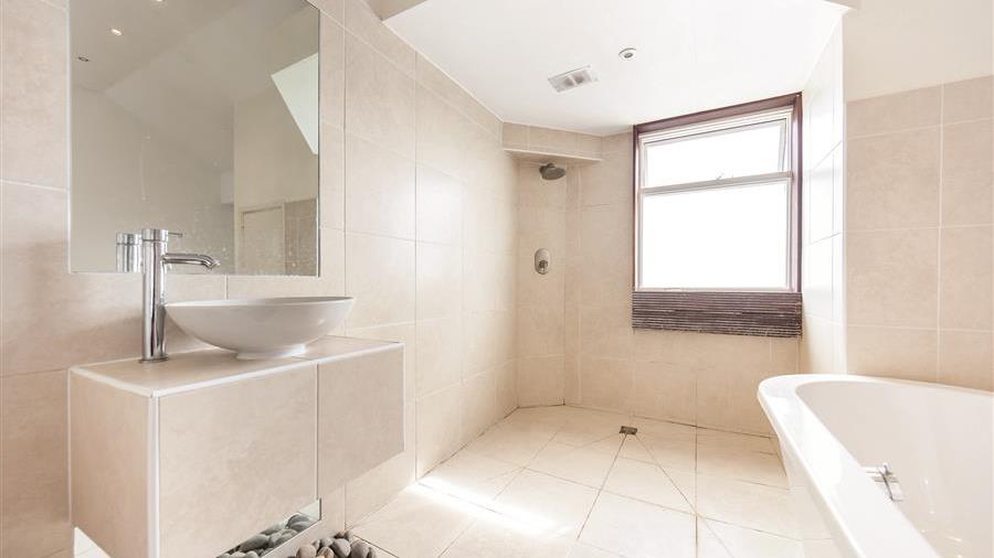 En-Suite Bathroom