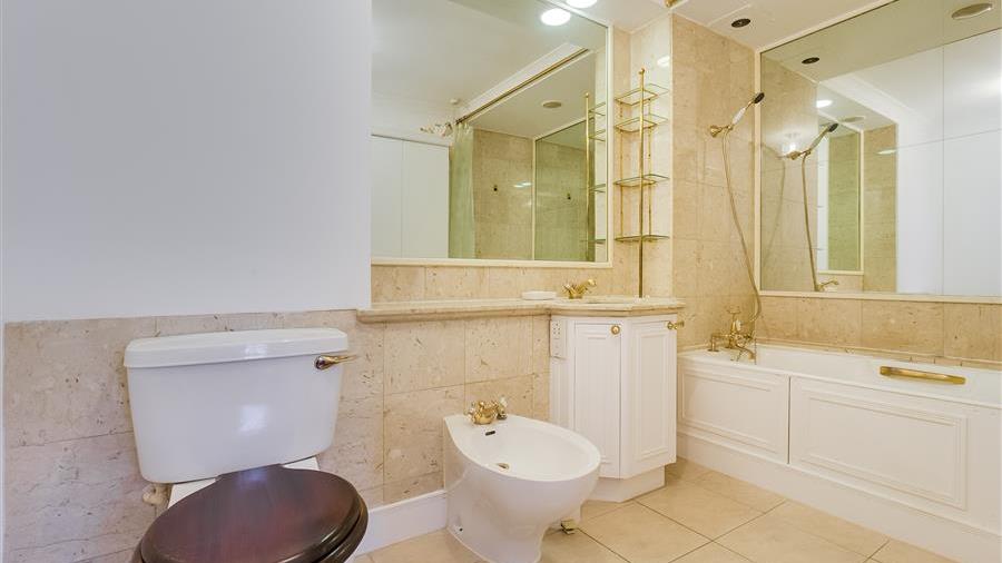 En-Suite Bathroom