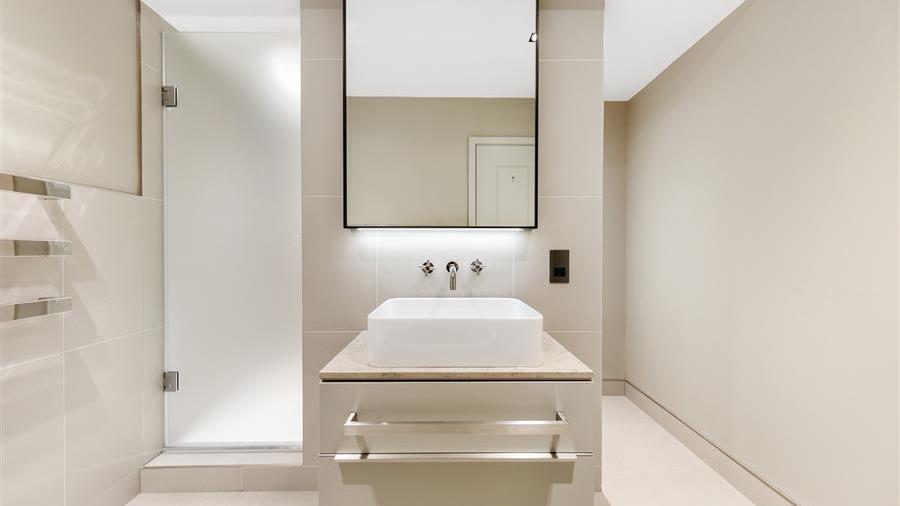 En-Suite Bathroom