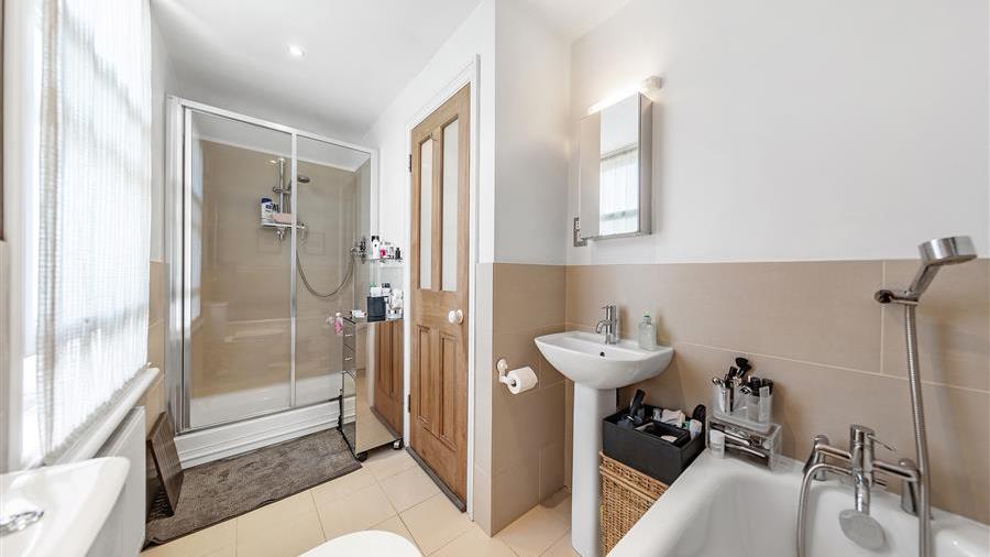 En-Suite Bathroom