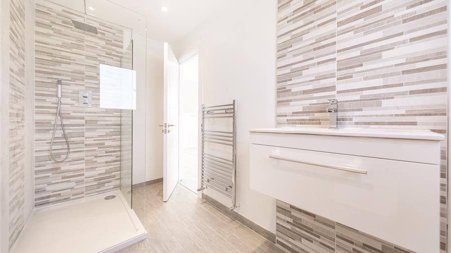 En-Suite Bathroom