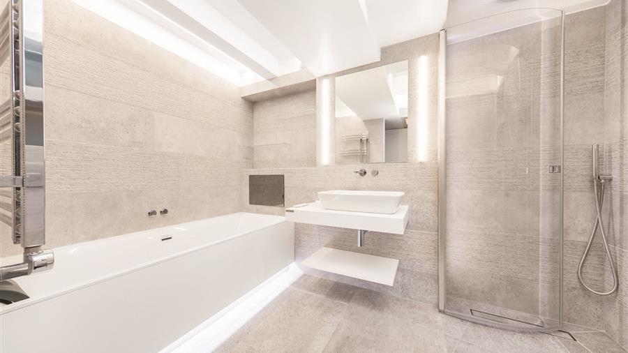 En-Suite Bathroom