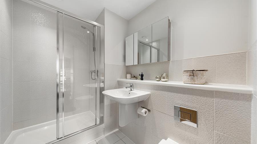 En-Suite Bathroom