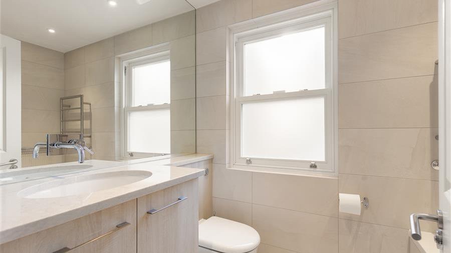 En-Suite Bathroom