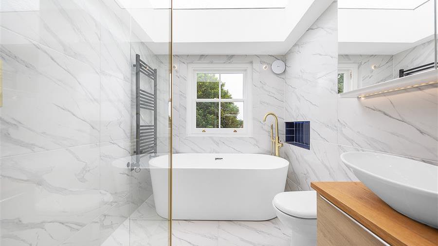 En-Suite Bathroom