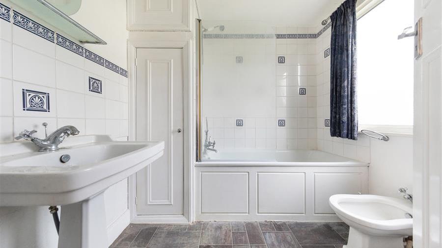 En-Suite Bathroom