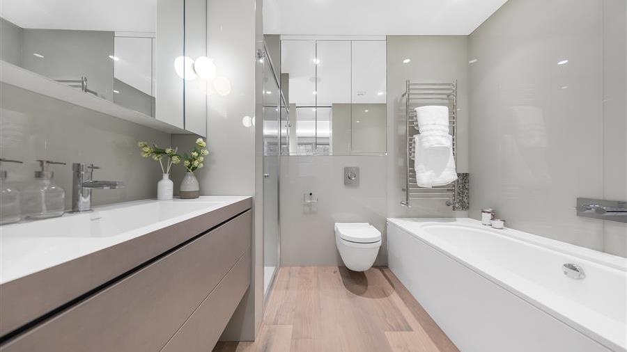 En-Suite Bathroom