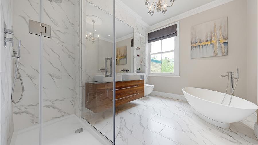En-Suite Bathroom