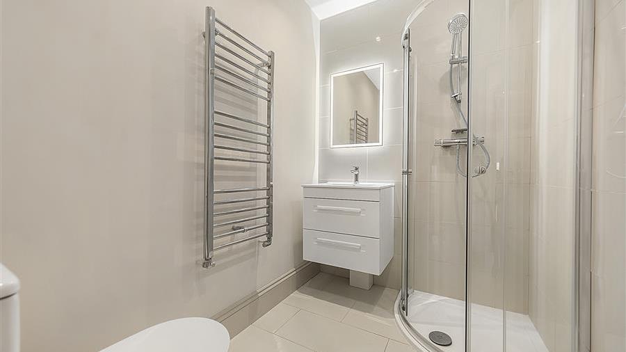 En-Suite Bathroom