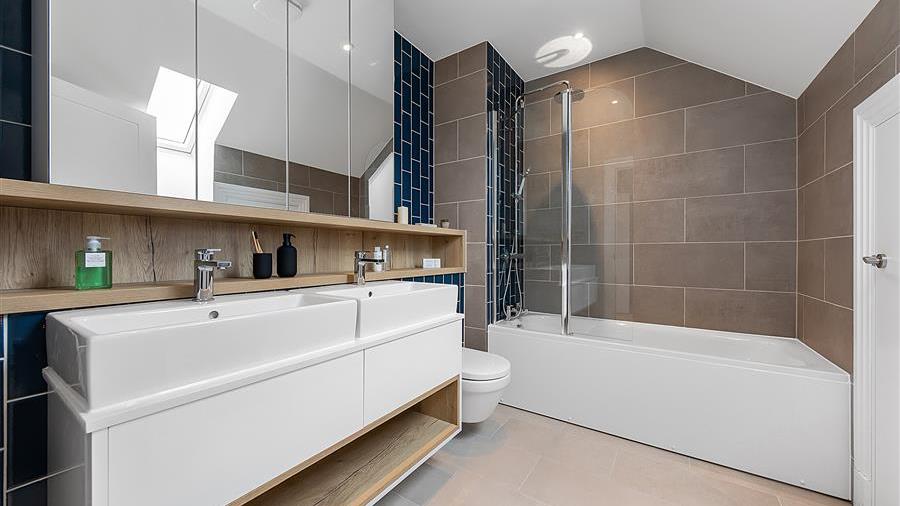 En-Suite Bathroom