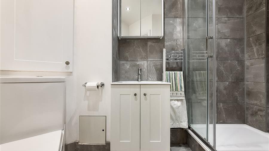 En-Suite Bathroom