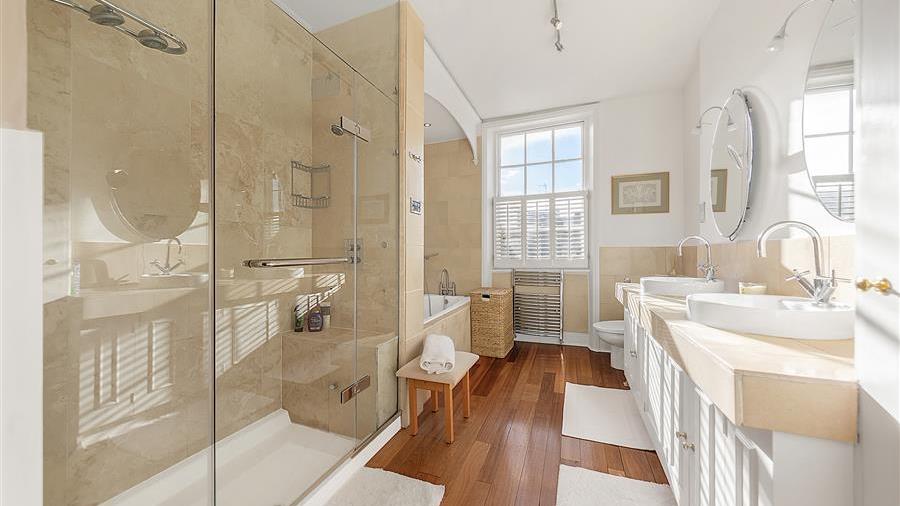 En-Suite Bathroom