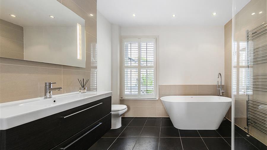 En-Suite Bathroom
