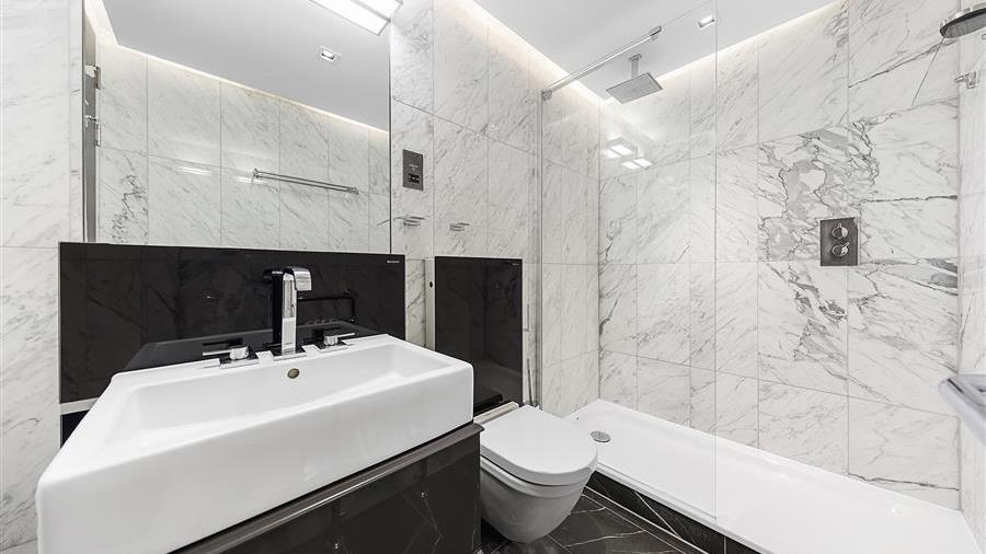 En-Suite Bathroom