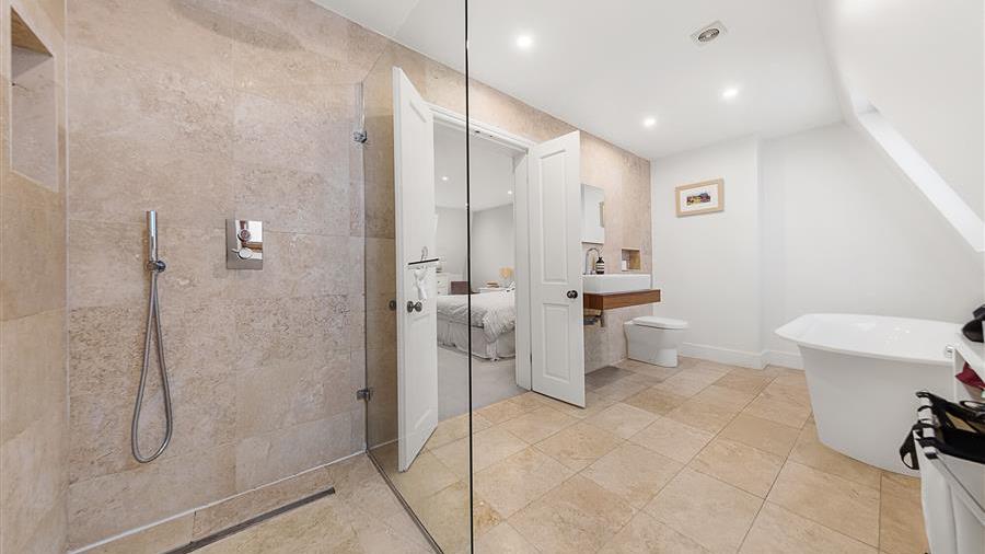 En-Suite Bathroom