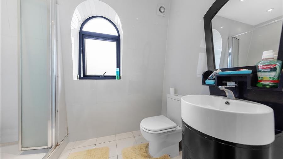 En-Suite Bathroom