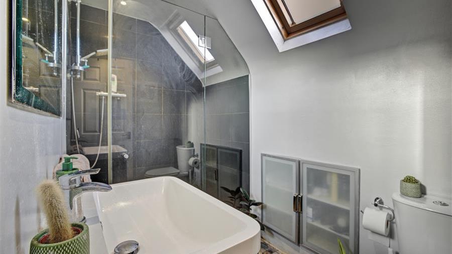 En-Suite Bathroom