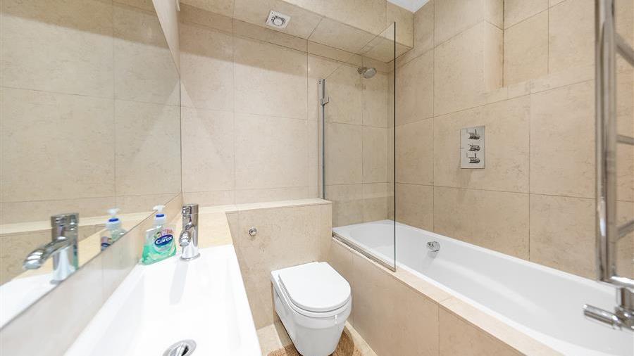 En-Suite Bathroom