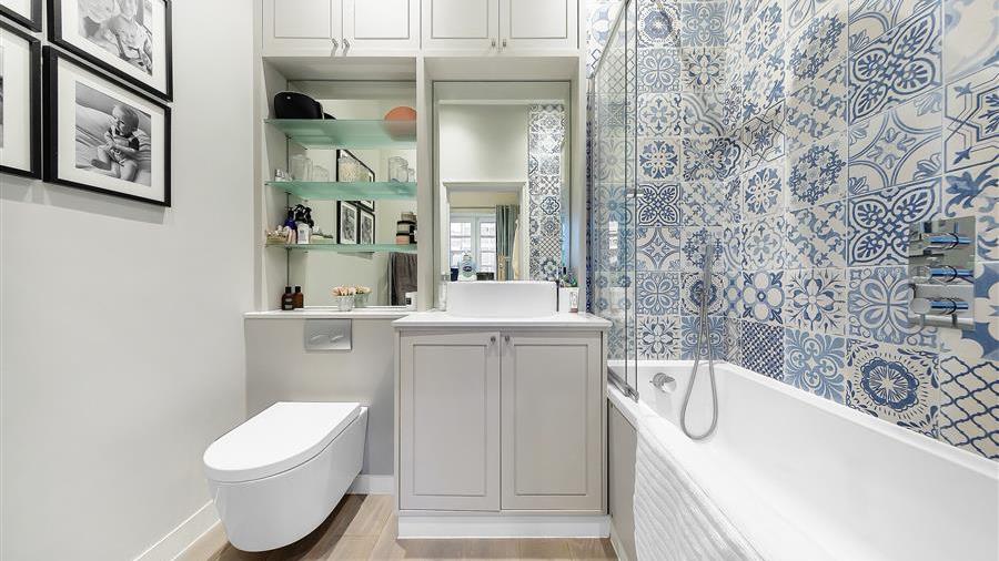 En-Suite Bathroom