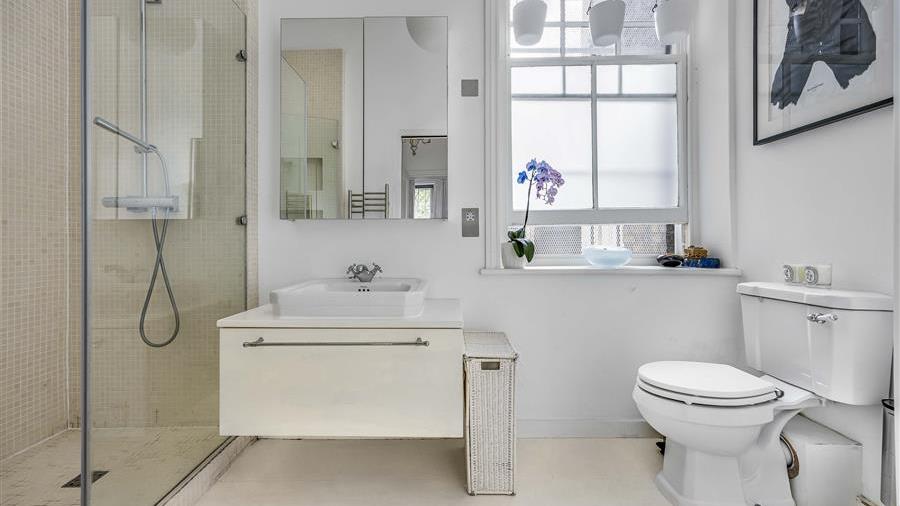 En-Suite Bathroom