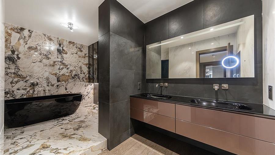 En-Suite Bathroom