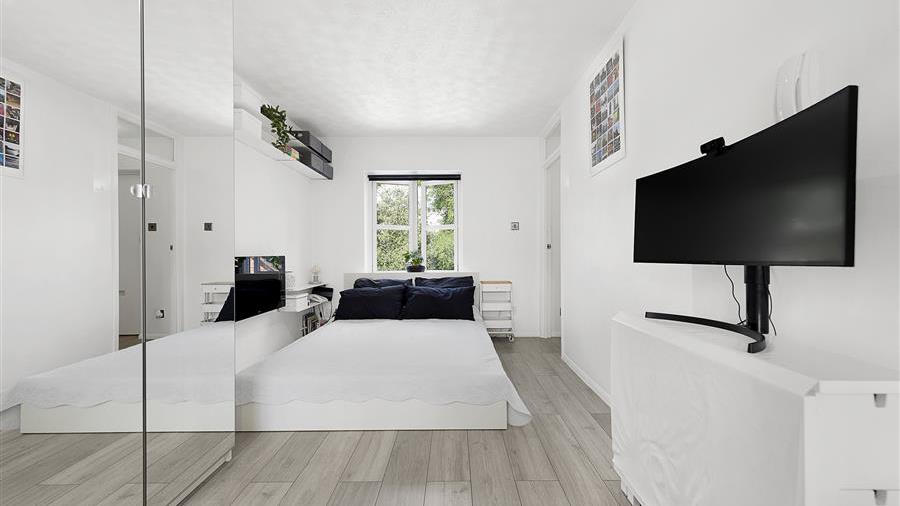 Self-Contained Flat