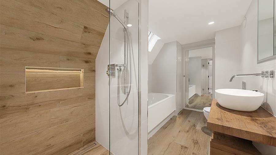 En-Suite Bathroom