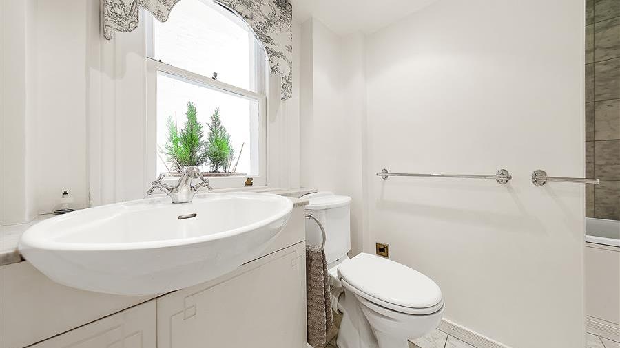 En-Suite Bathroom