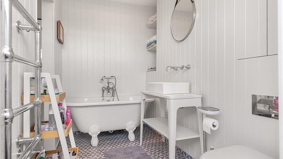 En-Suite Bathroom