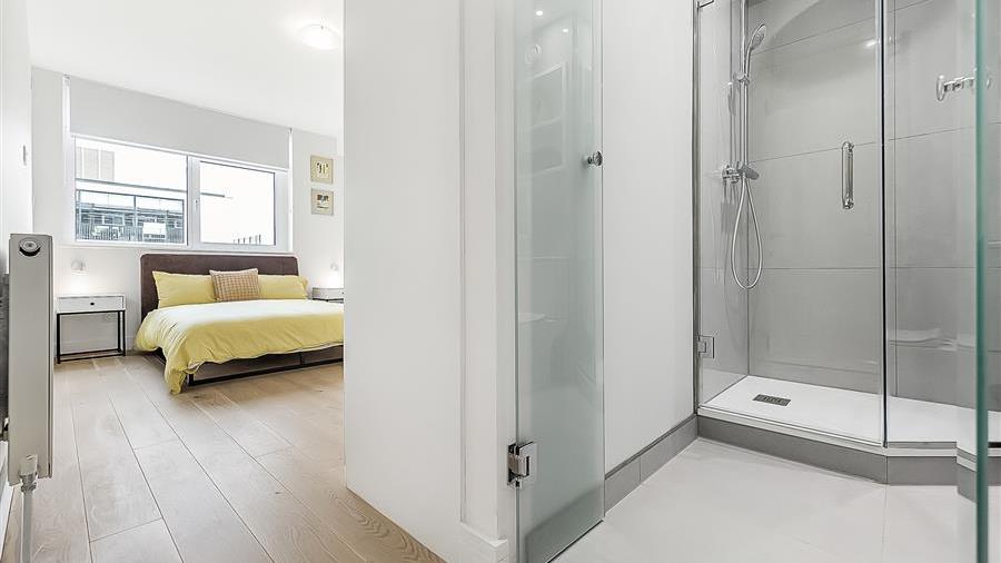En-Suite Bathroom