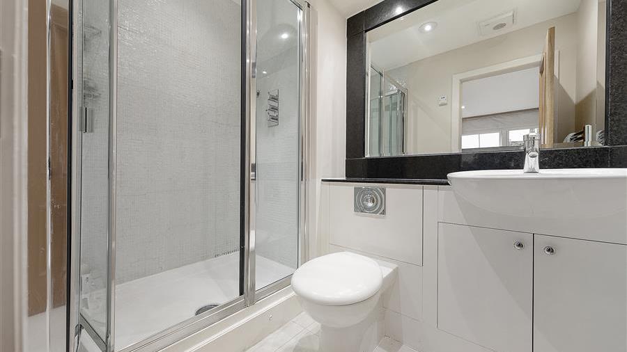 En-Suite Bathroom