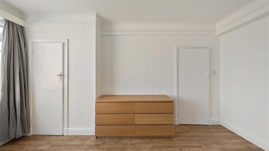 Studio Room