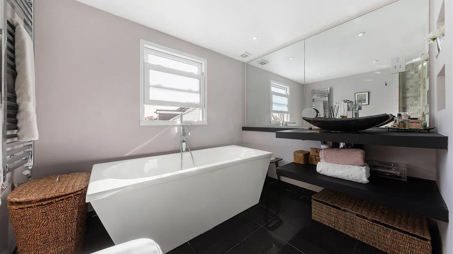 En-Suite Bathroom