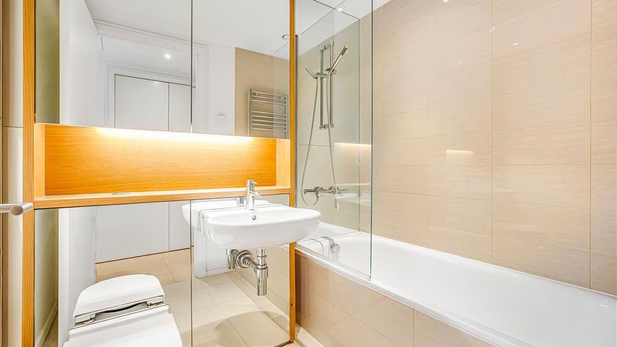 En-Suite Bathroom
