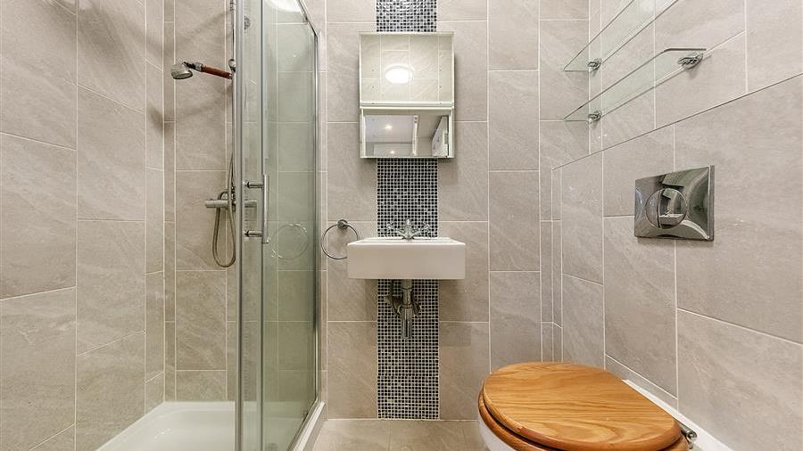 En-Suite Bathroom